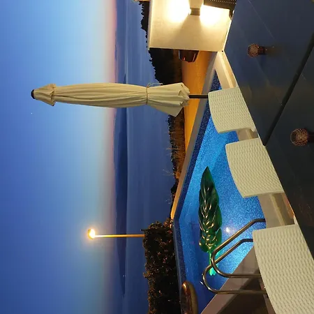 Charmy Petra With Pool דירה מאקרסקה